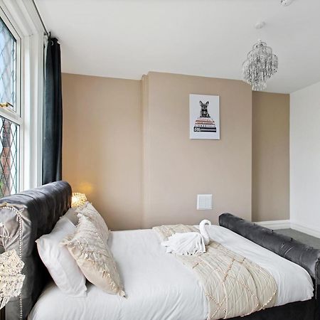 Home In Woodhouse, Leeds,Free 4 Car Parking,Free Wifi Leeds  Kültér fotó