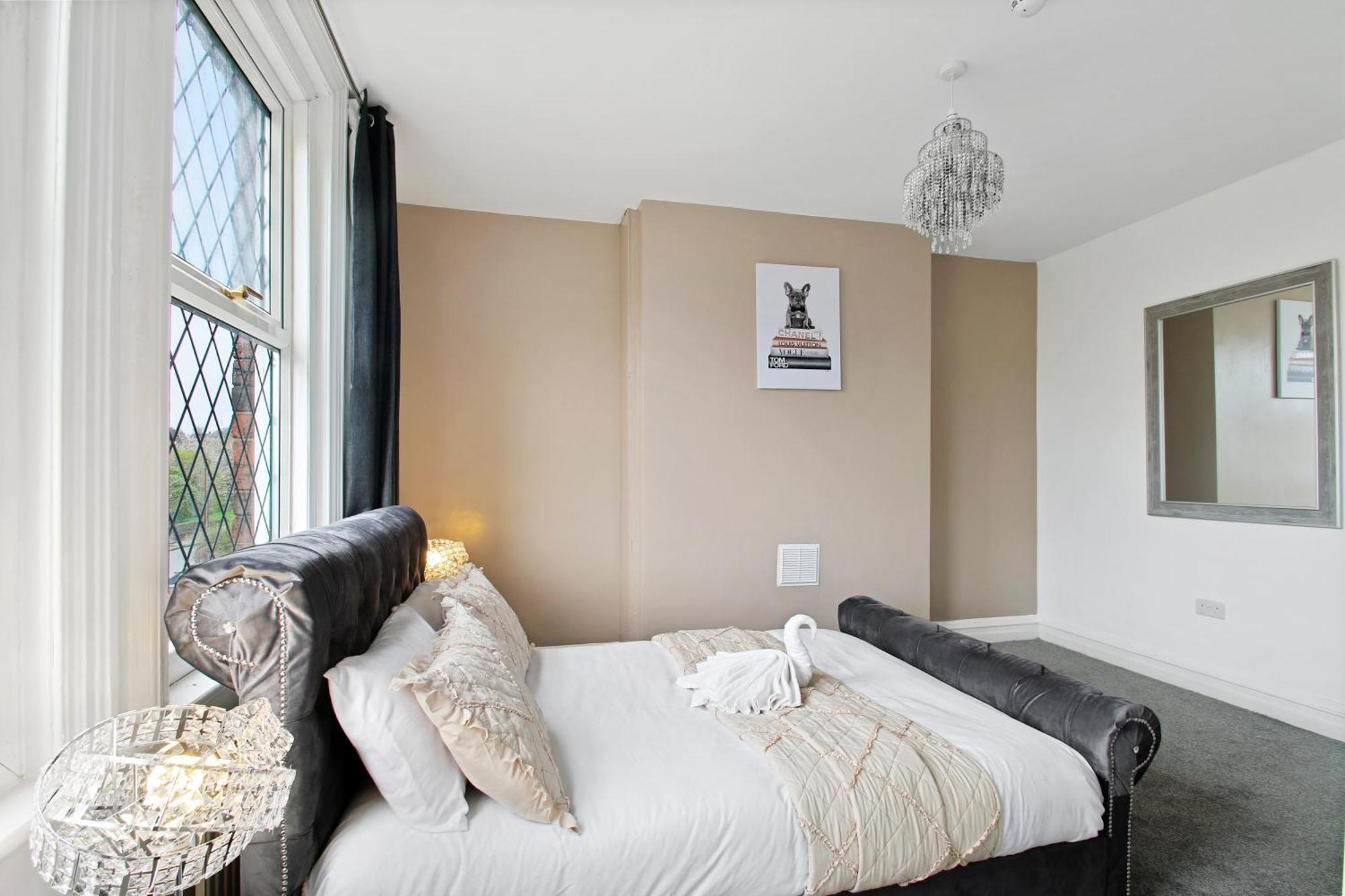 Home In Woodhouse, Leeds,Free 4 Car Parking,Free Wifi Leeds  Kültér fotó
