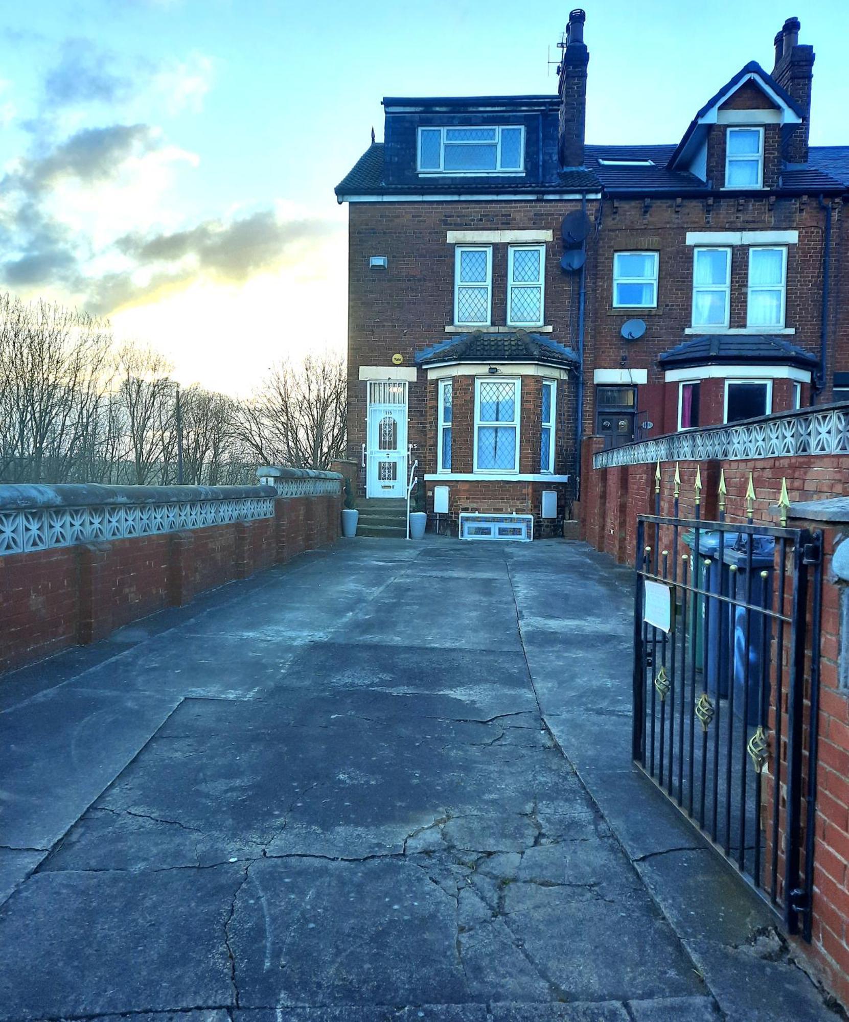 Home In Woodhouse, Leeds,Free 4 Car Parking,Free Wifi Leeds  Kültér fotó