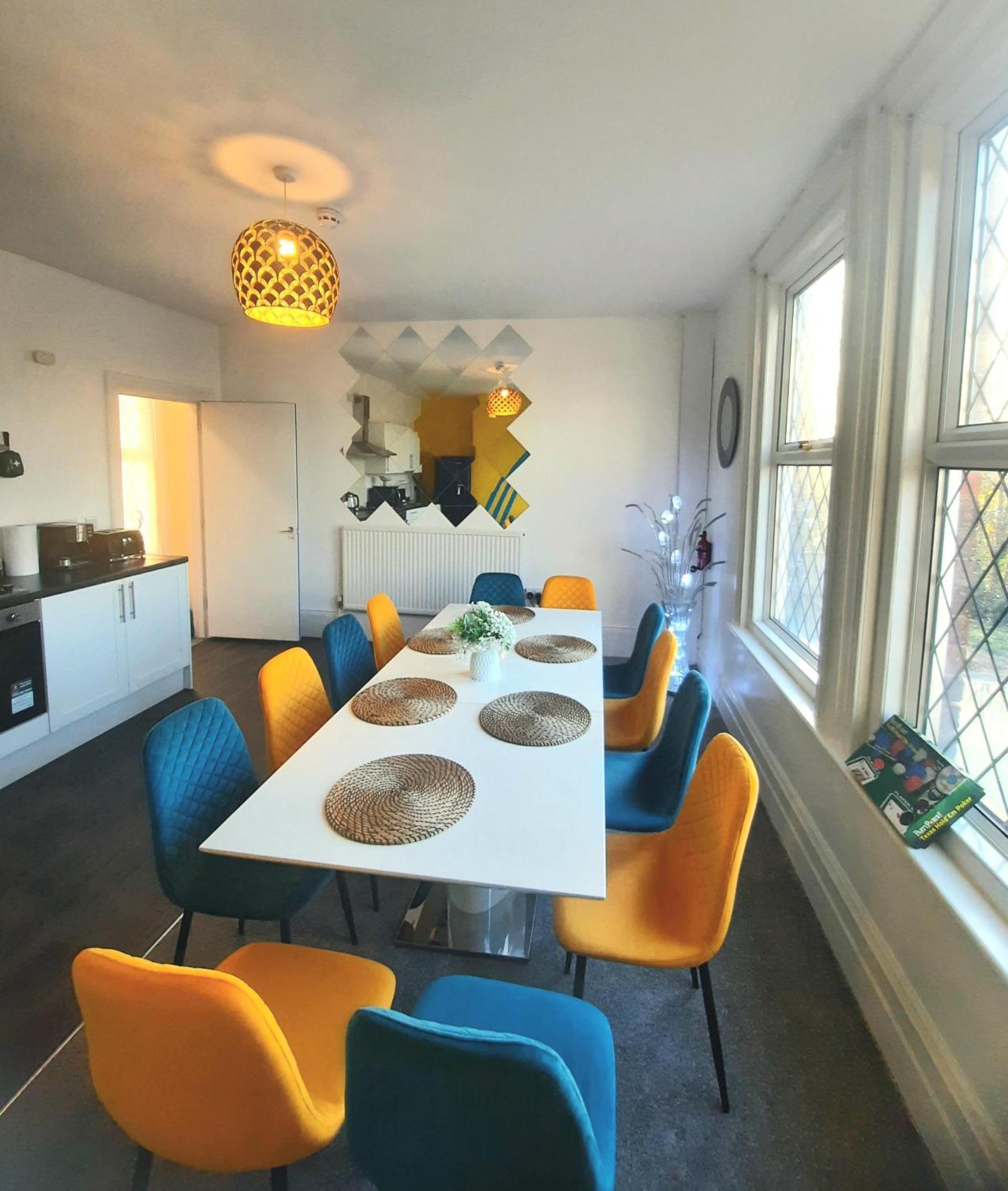 Home In Woodhouse, Leeds,Free 4 Car Parking,Free Wifi Leeds  Kültér fotó