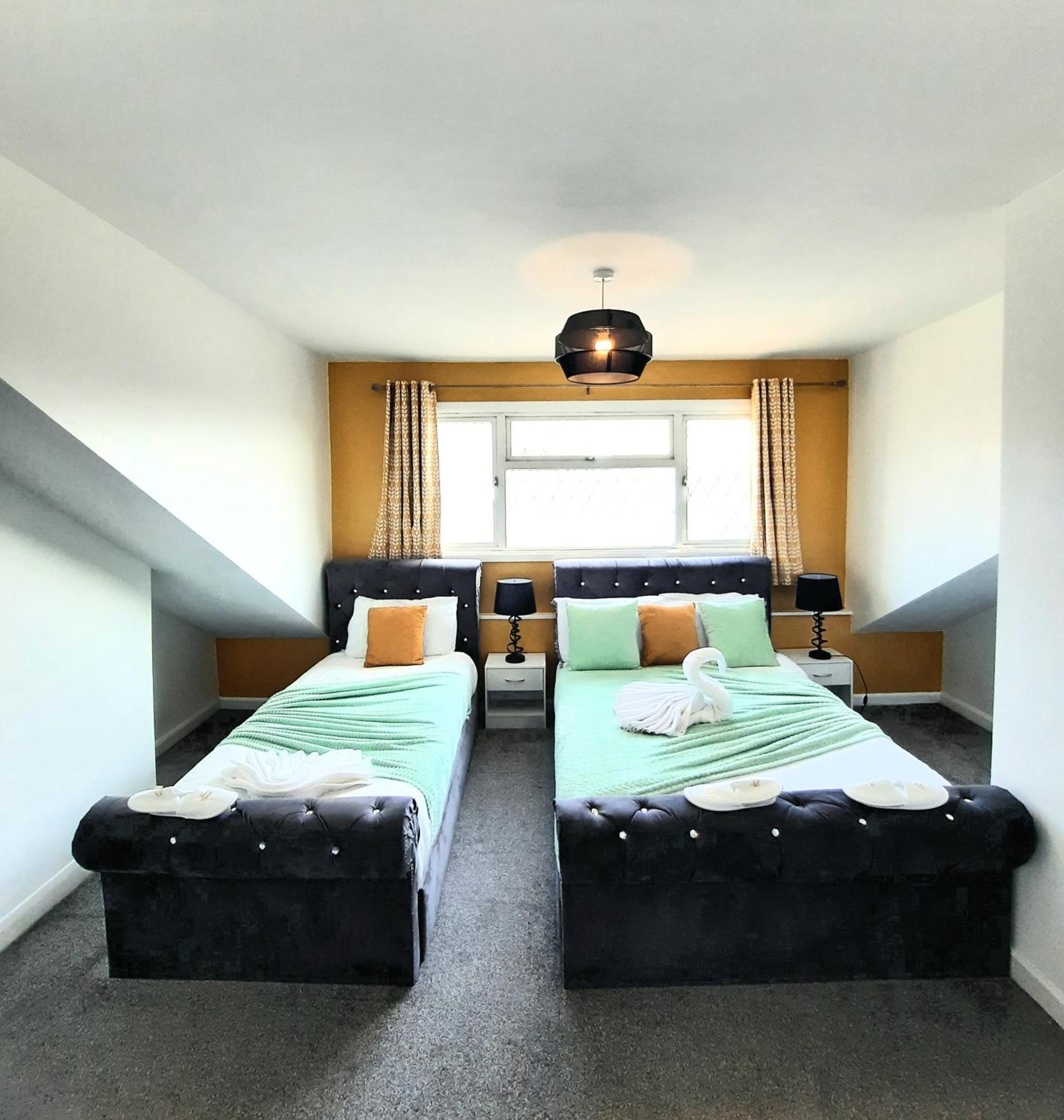 Home In Woodhouse, Leeds,Free 4 Car Parking,Free Wifi Leeds  Kültér fotó